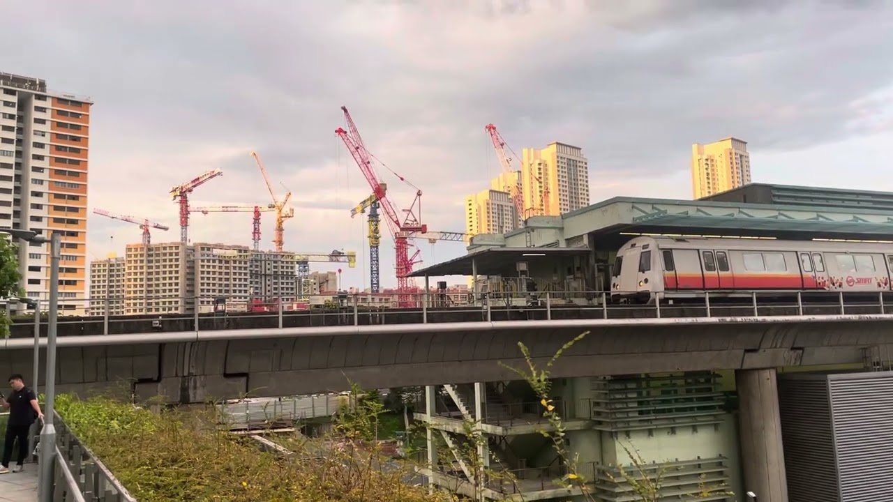 Smrt c151B KSFB set 679/680 departing Buona Vista