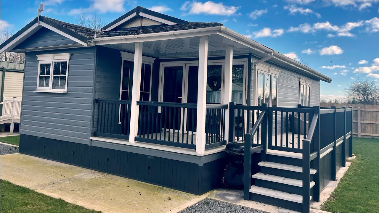 Stunning Cheap Lodge 2 Bedroom 40 x 20 Sited With Decking Near Skegness