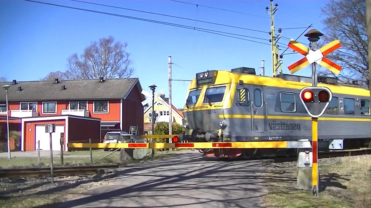 Spoorwegovergang Skene (S) // Railroad crossing // Järnvägsövergång