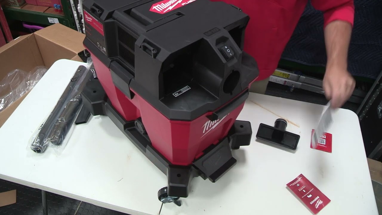 Milwaukee M18 9 gallon Dual Battery unboxing. What do you get ?