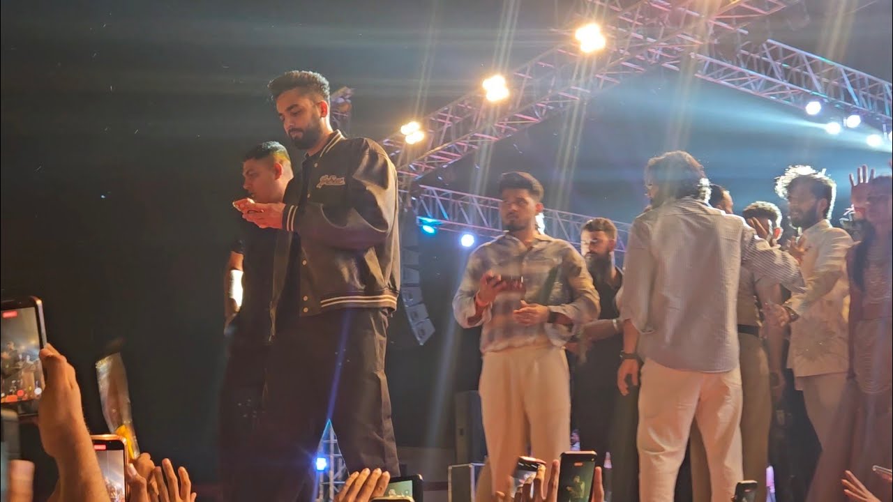 एल्विस यादव को देखने के लिए भीड़ हूई बेकाबू | Elivish Yadav in Chomu | IFA Award chomu 