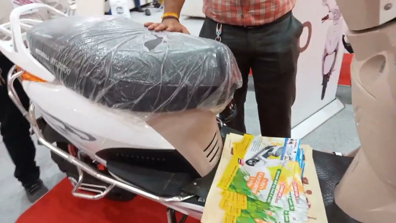 Oreva Electric Scooter BSR Automobile Surat 