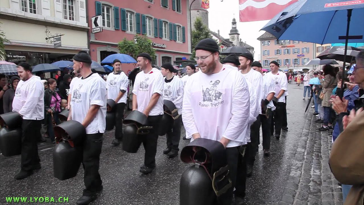 Cortège de la Fête fédérale des sonneurs de cloches - Scheller und Trychler  (1)