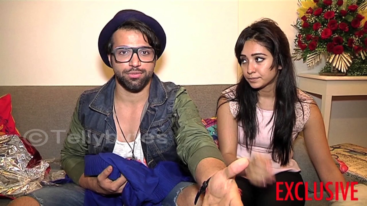 Rithvik and Asha receive gifts from fans PART 1