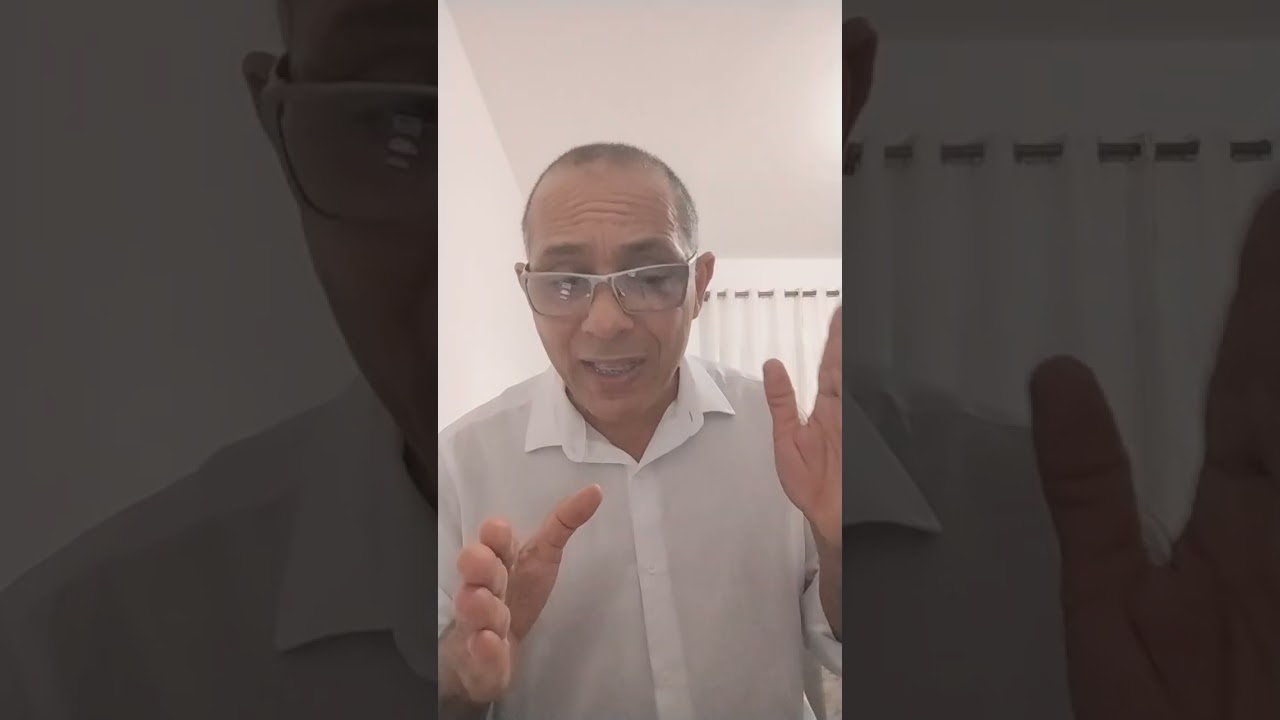 JOÃO 8: 12 Jesus, Eu sou a luz do mundo; quem me segue não andará em trevas, mas terá a luz da vida.
