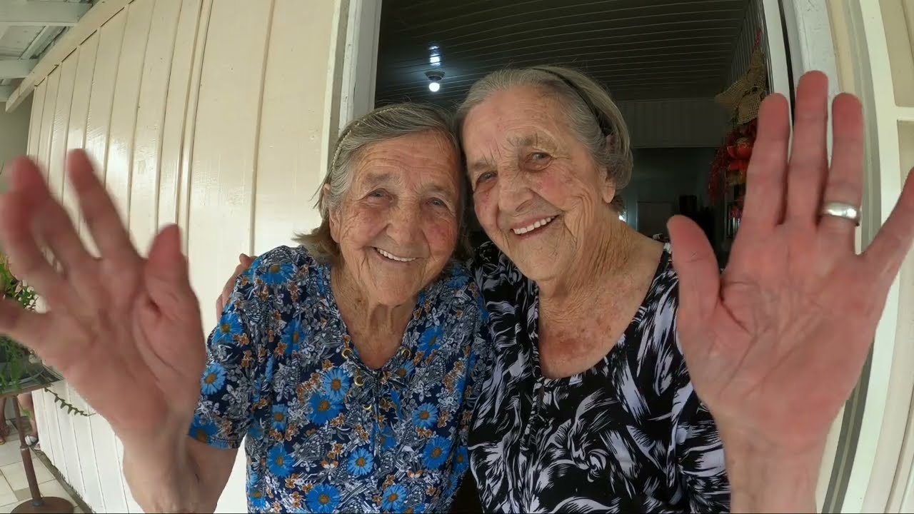 GÊMEAS COMPLETAM 95 ANOS E AINDA ADORAM UM GOLINHO TODO DIA!