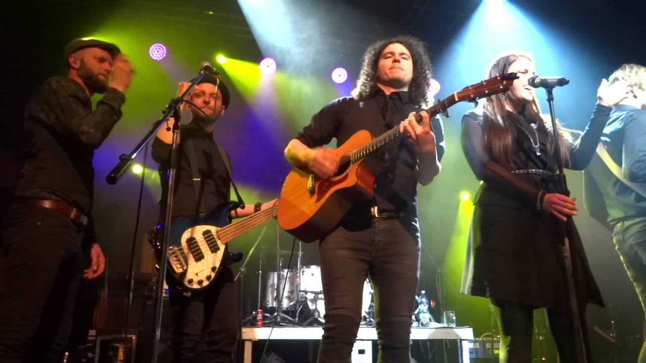 Ewa Farna - Ostrava - 27.4.2016 - Boky jako skříň