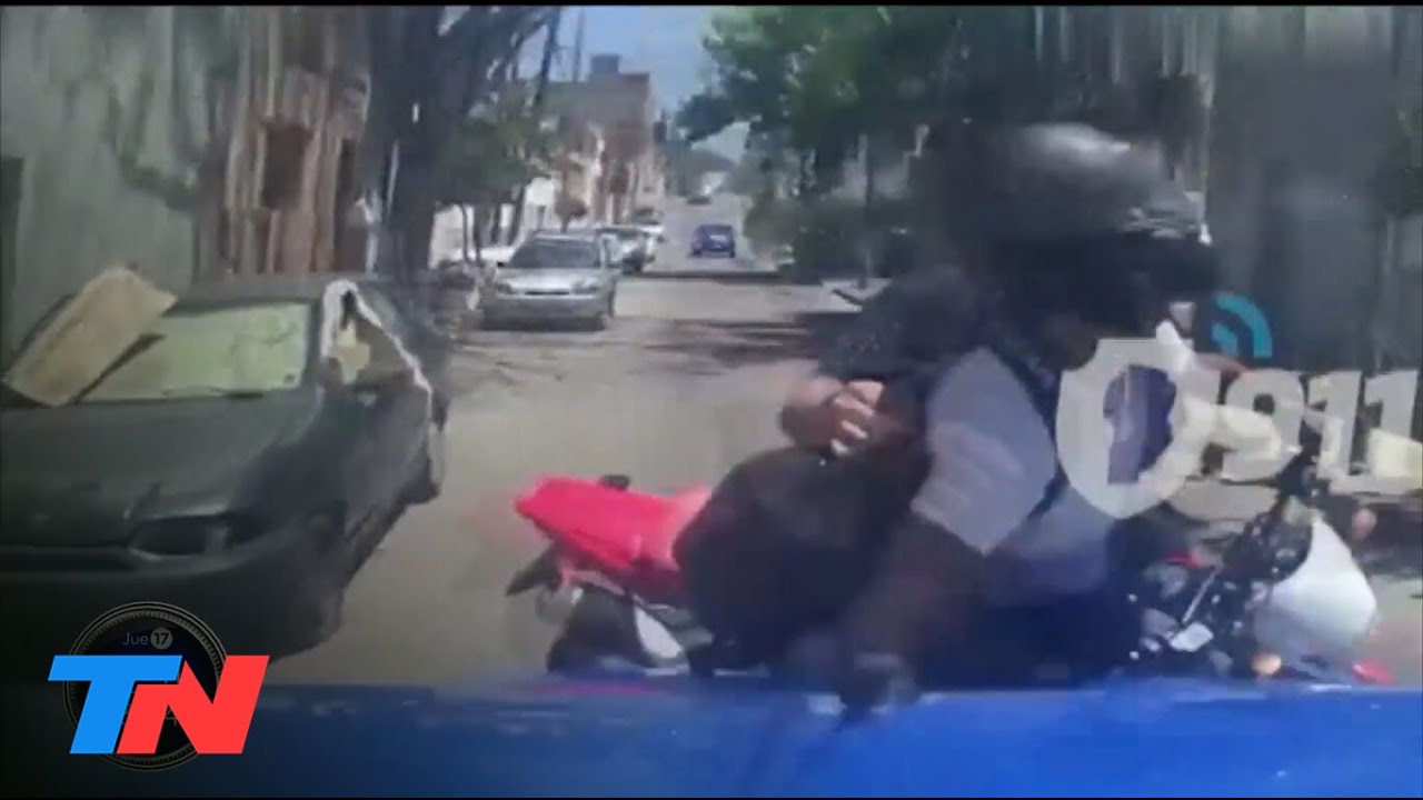 Un patrullero chocó de frente a motochorros que escapaban de un robo millonario