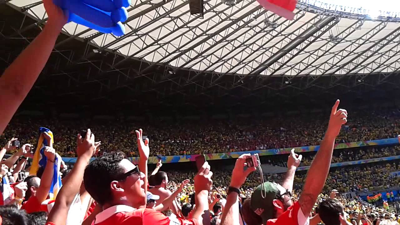 COPA 2014 - Hino do Chile entre os chilenos