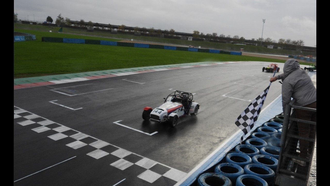 Victoire (enfin presque...) sous la pluie à Magny Cours en course 2  420R- Arthur Dépierre #144