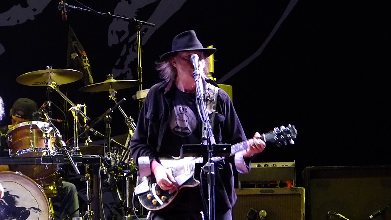 [Archive] Neil Young - Hole In The Sky / Walk Like a Giant ~ Lucca 2013