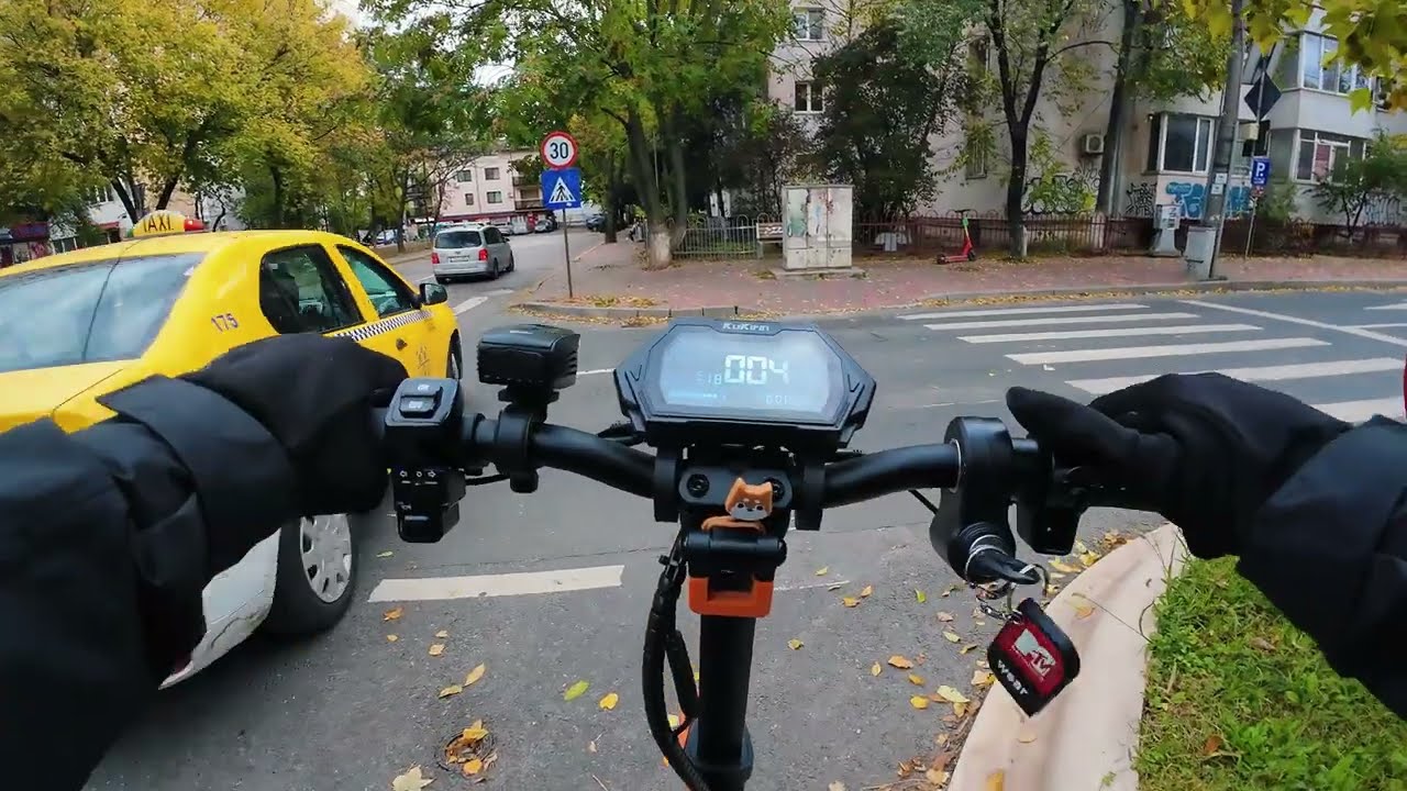 Cu trotineta pe strazile din Bucuresti, rapid si simplu