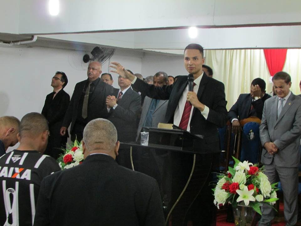 Tendo Orado Moveu-se o lugar em que estavam reunidos - John Wesley Evangelistic Assn