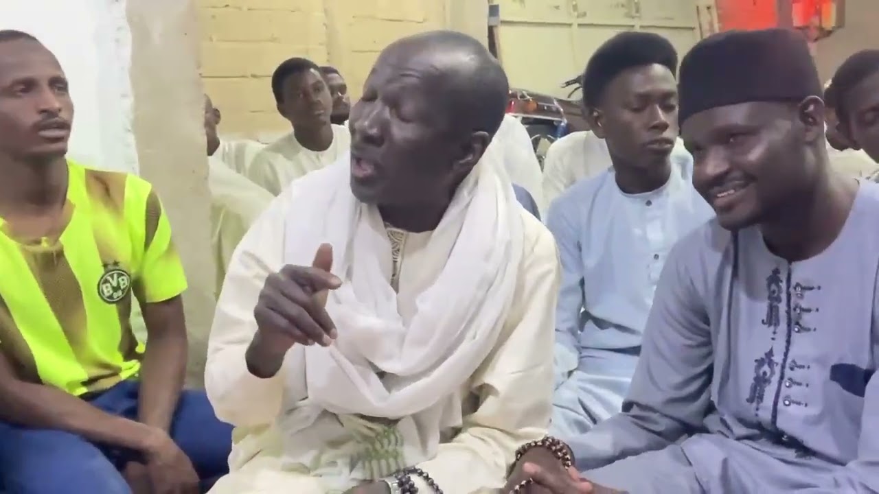 المادح الكبير أبوبكر الصديق، في جلسة نبوية مصطفوية.