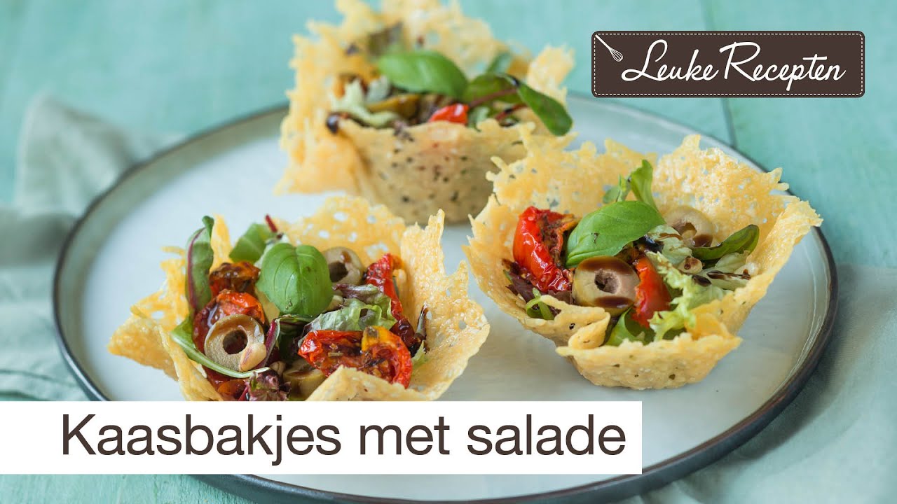 Parmezaanse kaasbakjes met salade