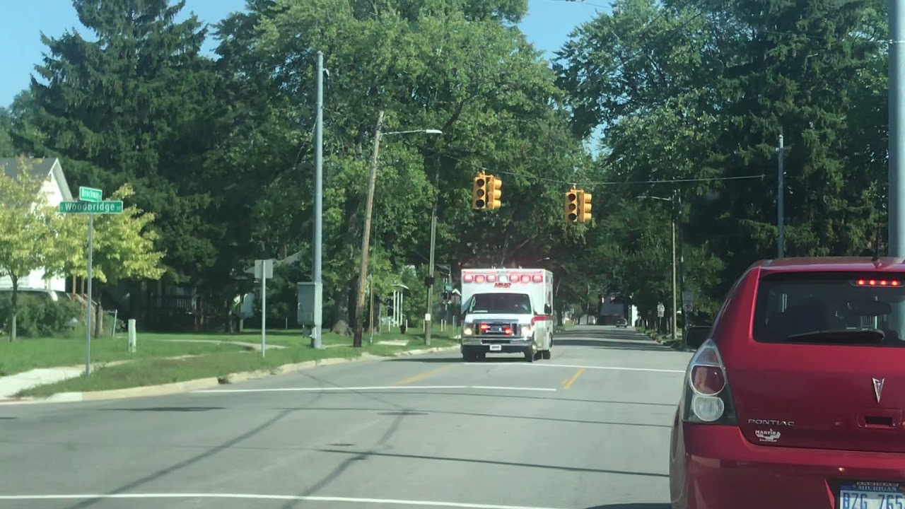 Saginaw MI MMR ambulance responding code 3 with EQ2B Siren