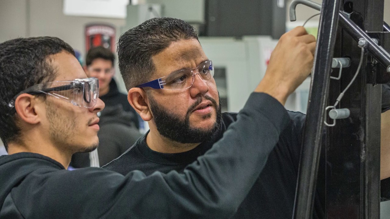 Advanced Manufacturing Programs - Video Tour - Valencia College Accelerated Skills Training