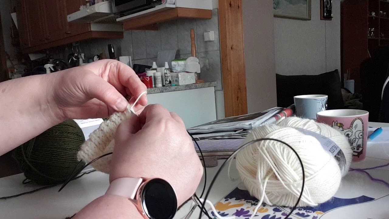 osa 3. kaksi sukkaa pyöröpuikolla yhtä aikaa, ensimmäisen sukan kantapää