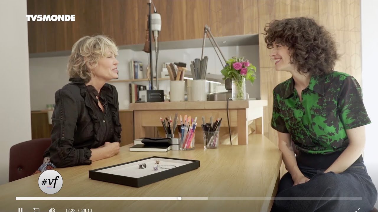 Version Française & Amélie Viaene / TV5 Monde