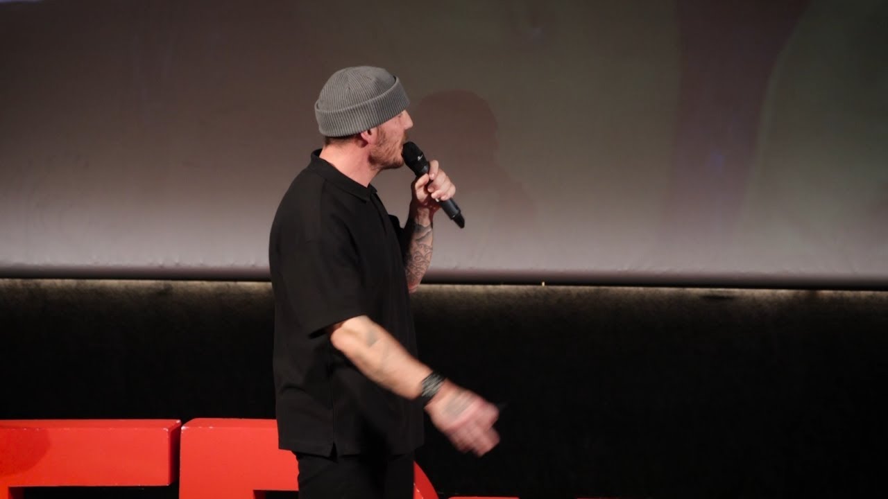 Une vie dans l'extrême | Loury Lag | TEDxIESEGParis