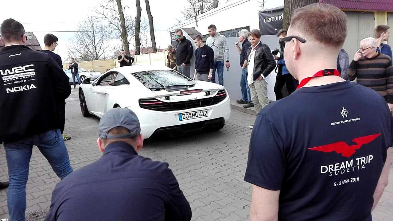 Start rajdu Dream Trip Sudetia w Legnicy-wjazd McLaren&oacute;w.