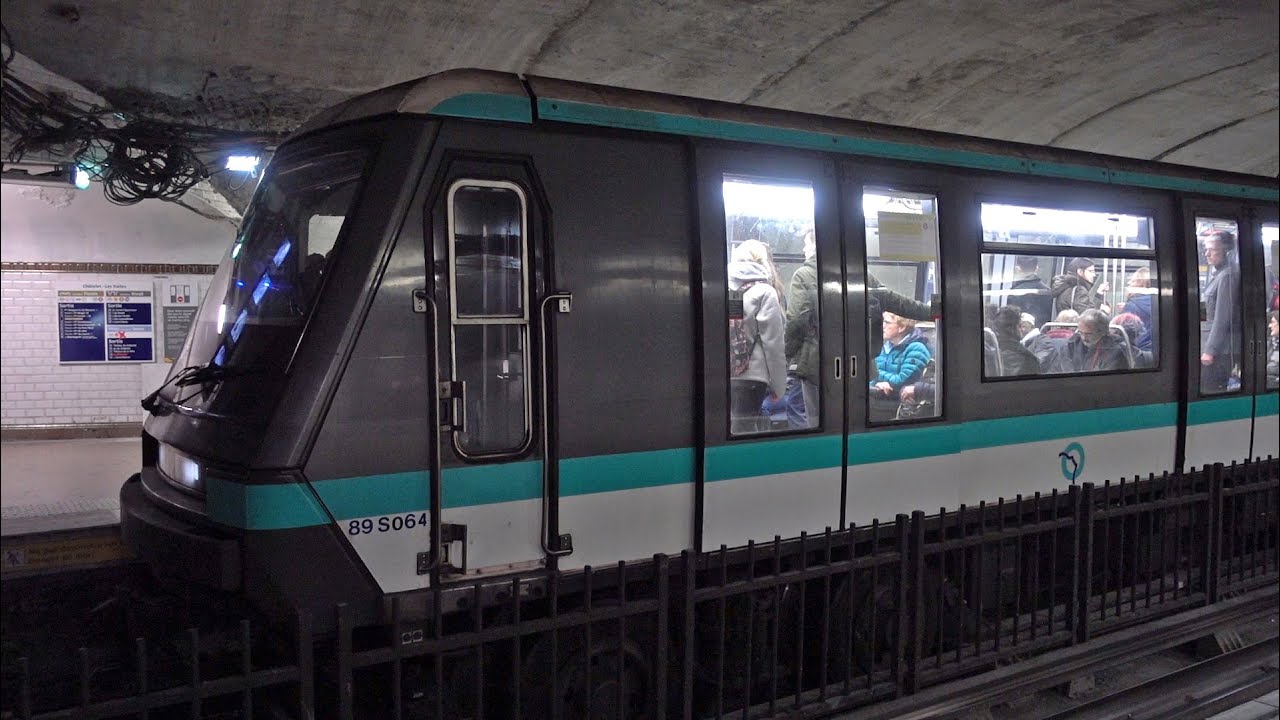 Paris Metro line 4 - Ch&acirc;telet