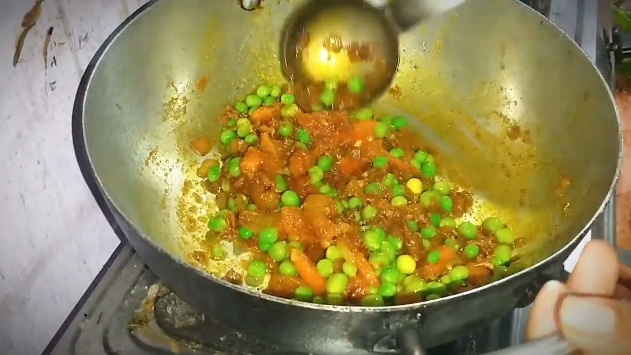 Aloo Mater Ki Sabji ❤️ Recipe | How to make aloo mater sabji | #shorts #aloo #winterspecial #mater 