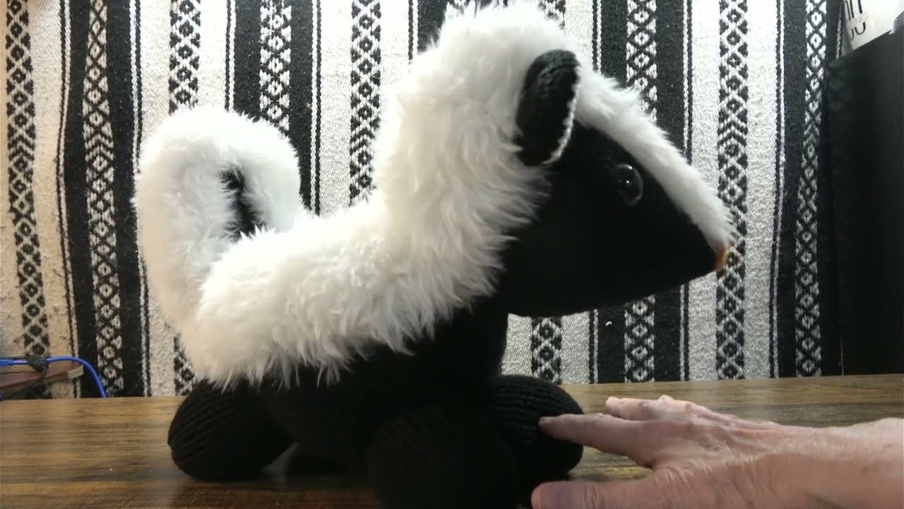 🦨 Juniper No-Pew: The Sweetest Stinker You'll Ever Knit.  See Row Count Correction in Description