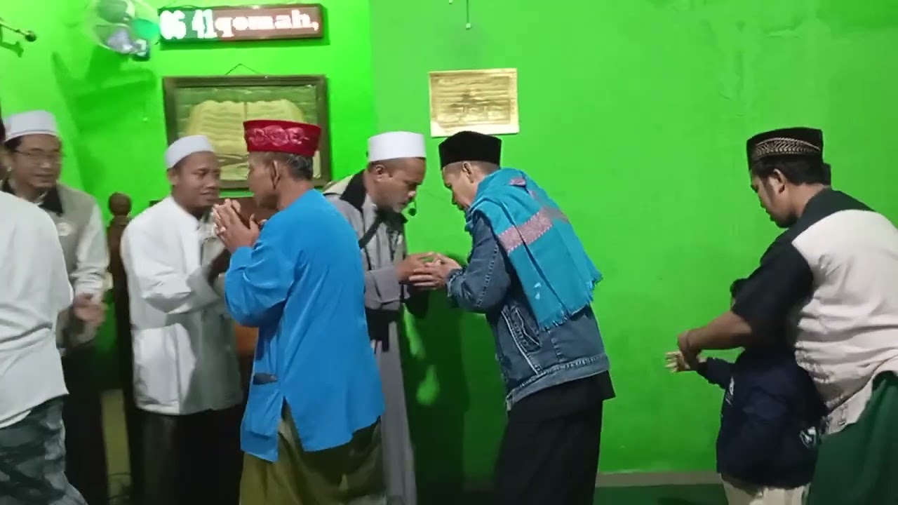 YAOMIL QIYAM BERSALAMAN DI ACARA JSL DI MASJID AL HIKMAH .PUTERAN KE 199.