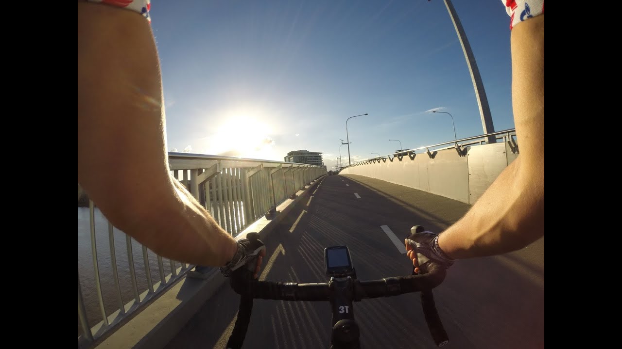 Cycling around Brisbane Australia and along the river using a BMC SLR02