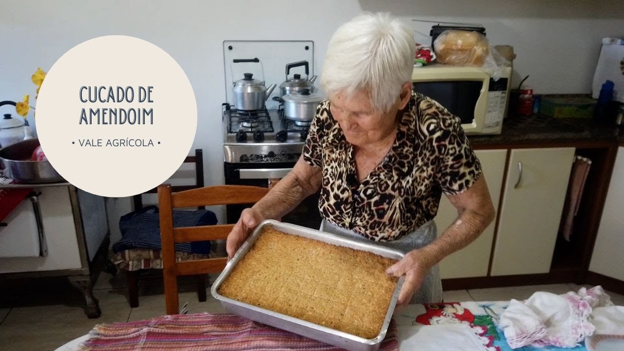 Cucado de amendoim com dona Vilma, de 97 anos!