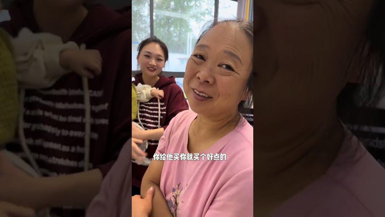 公婆给弟弟新增了一辆小车，上下班也比较方便，不用来回坐公交车了，弟弟高兴坏了，人生中的第一辆小车，婆婆说先骑着，晚段时间再换大的…… #平平淡淡的生活 #记录婚后生活的点点滴滴 #记录真实生活