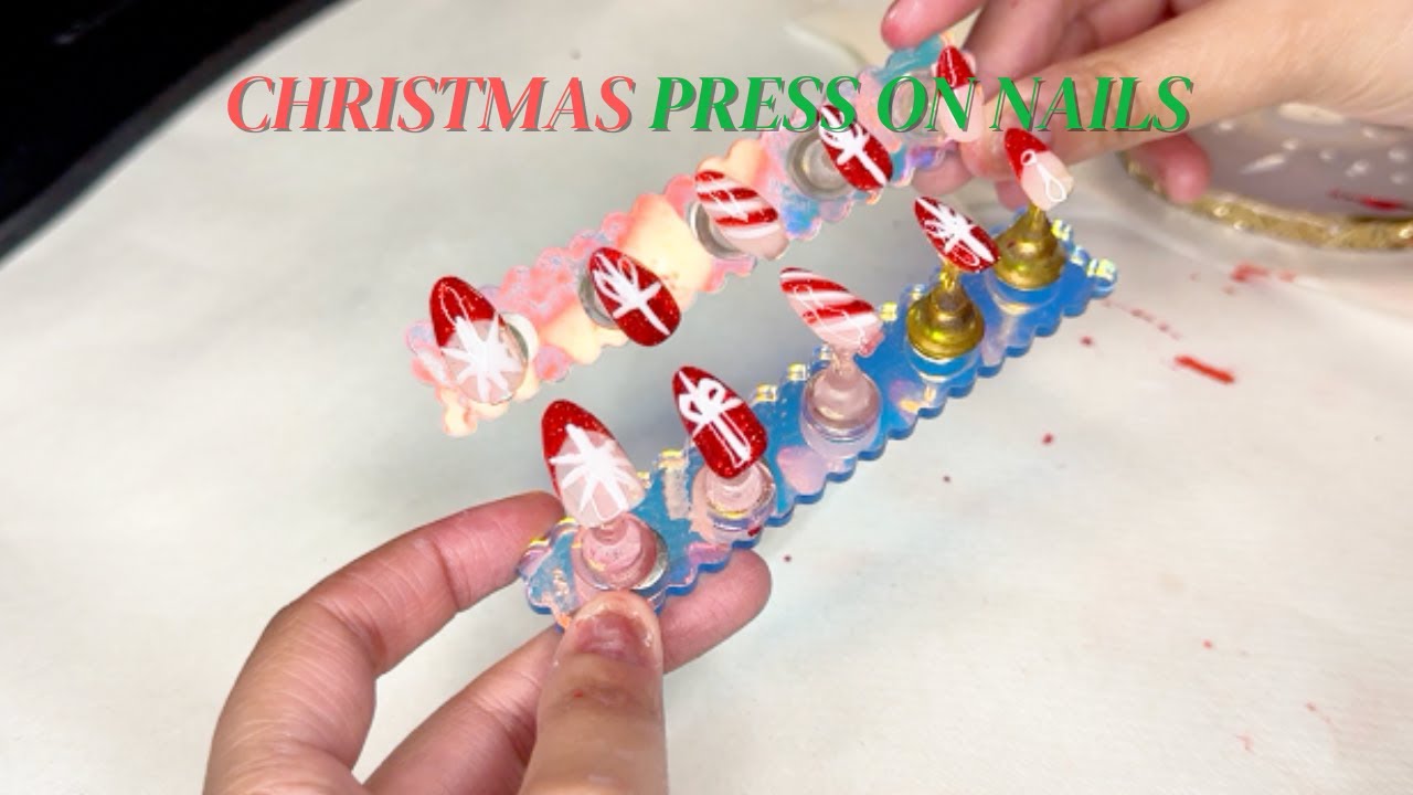 HOW TO CREATE CHRISTMAS PRESS ON NAILS