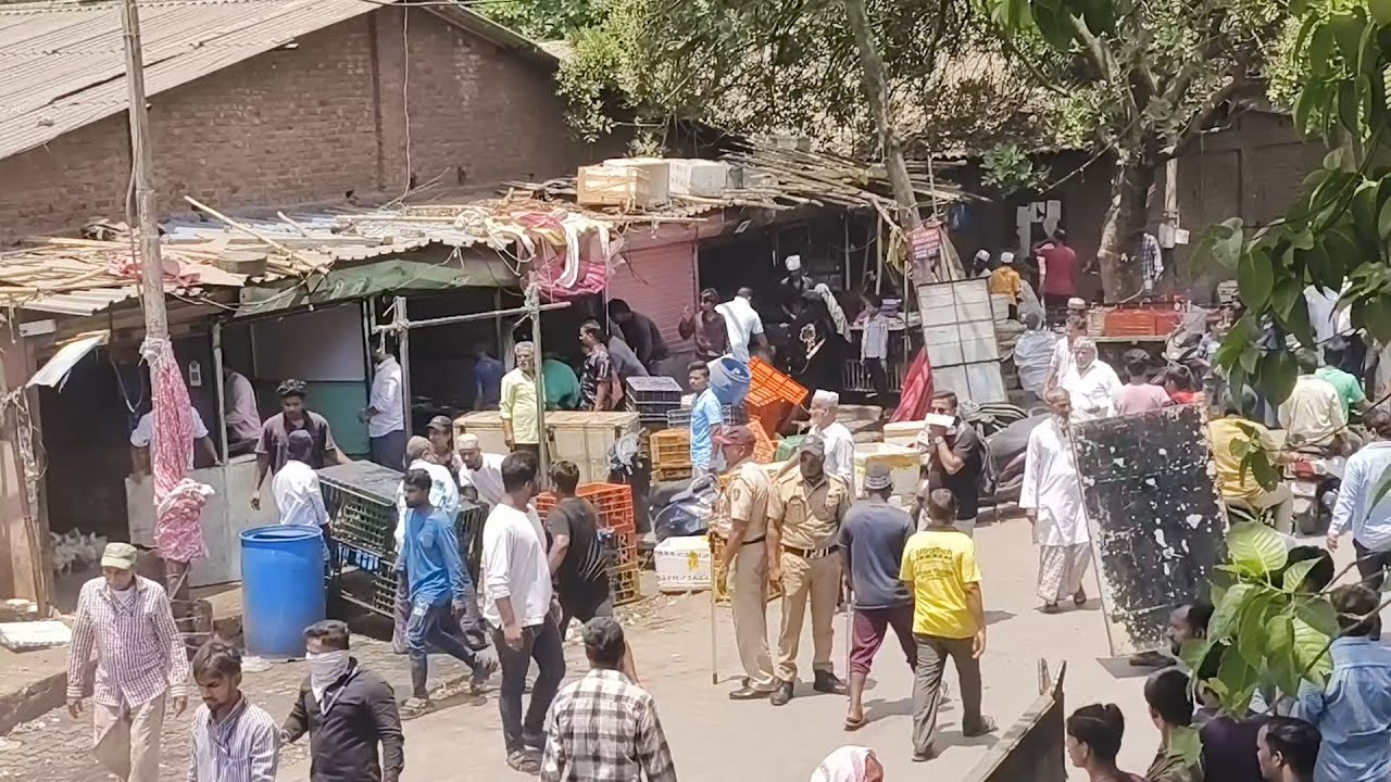 Bhiwandi Khandu Pada में मछली Market पर चला मनपा का Buldozar।।