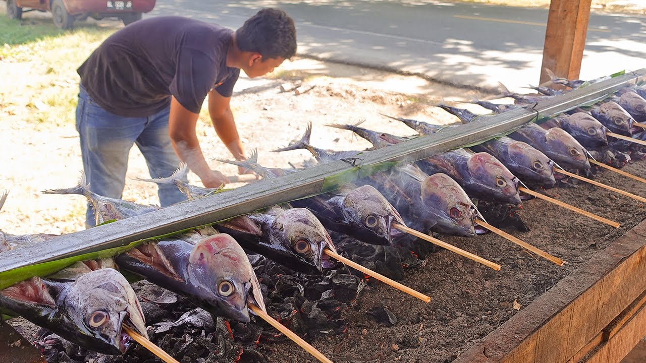 HANYA PAKAI BUMBU CUKA, USAHA IKAN TONGKOL BAKAR INI BERTAHAN HAMPIR 20 TAHUN