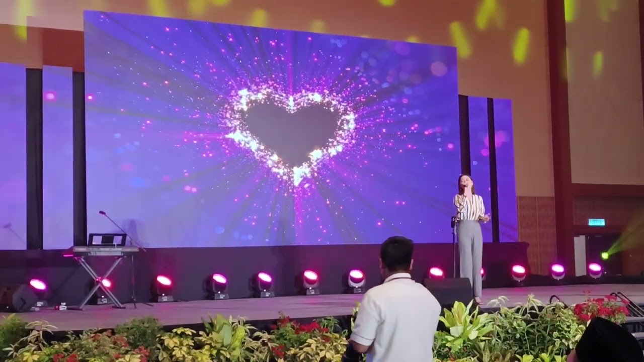 Elica Paujin nyanyi lagu Cinta live