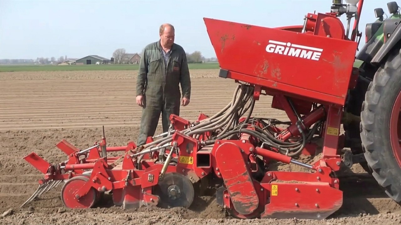 2014 . Aardappels poten Johannes-Kerkhovenpolder GRIMME GL420.