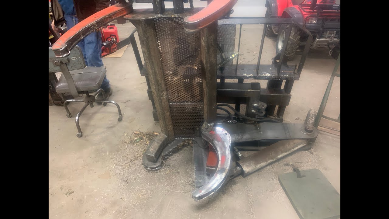 ￼ Tractor tree shear