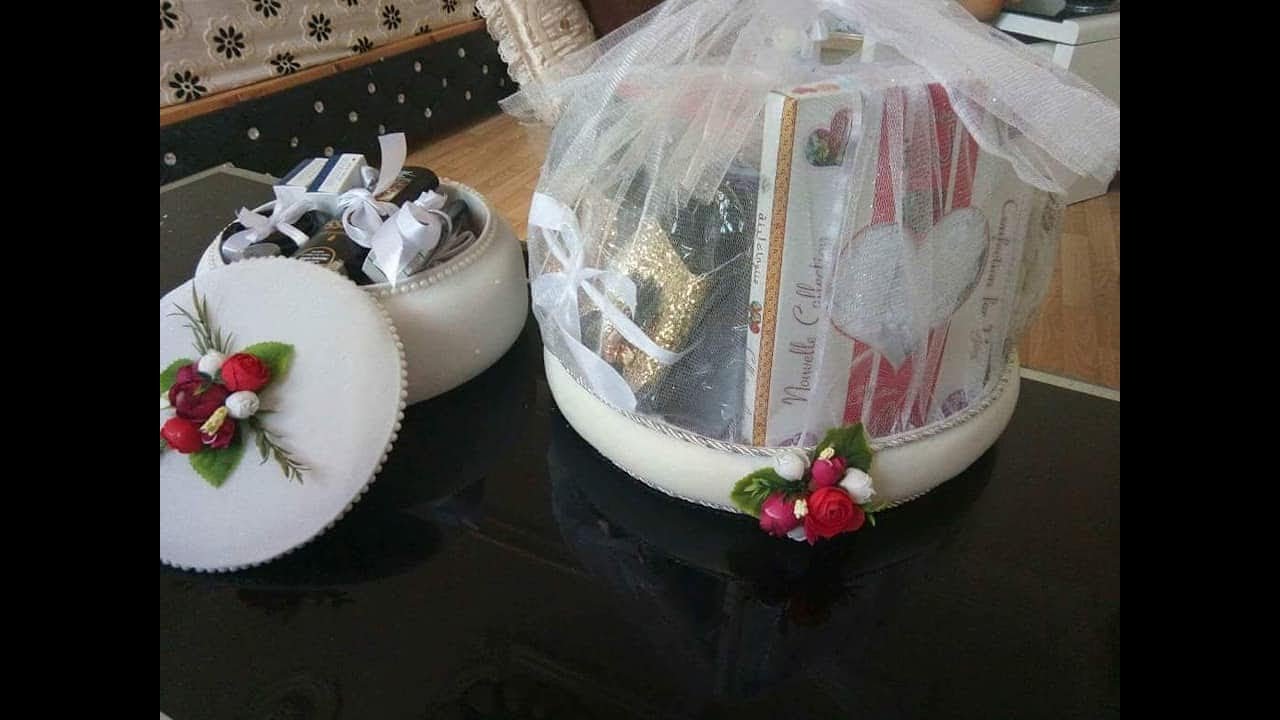 كيفية صنع و تزيين طبق العروس في المنزل؟؟ طريقة صنع علب الكارتون التركية وتغلفها اليكم الطريقة ✅