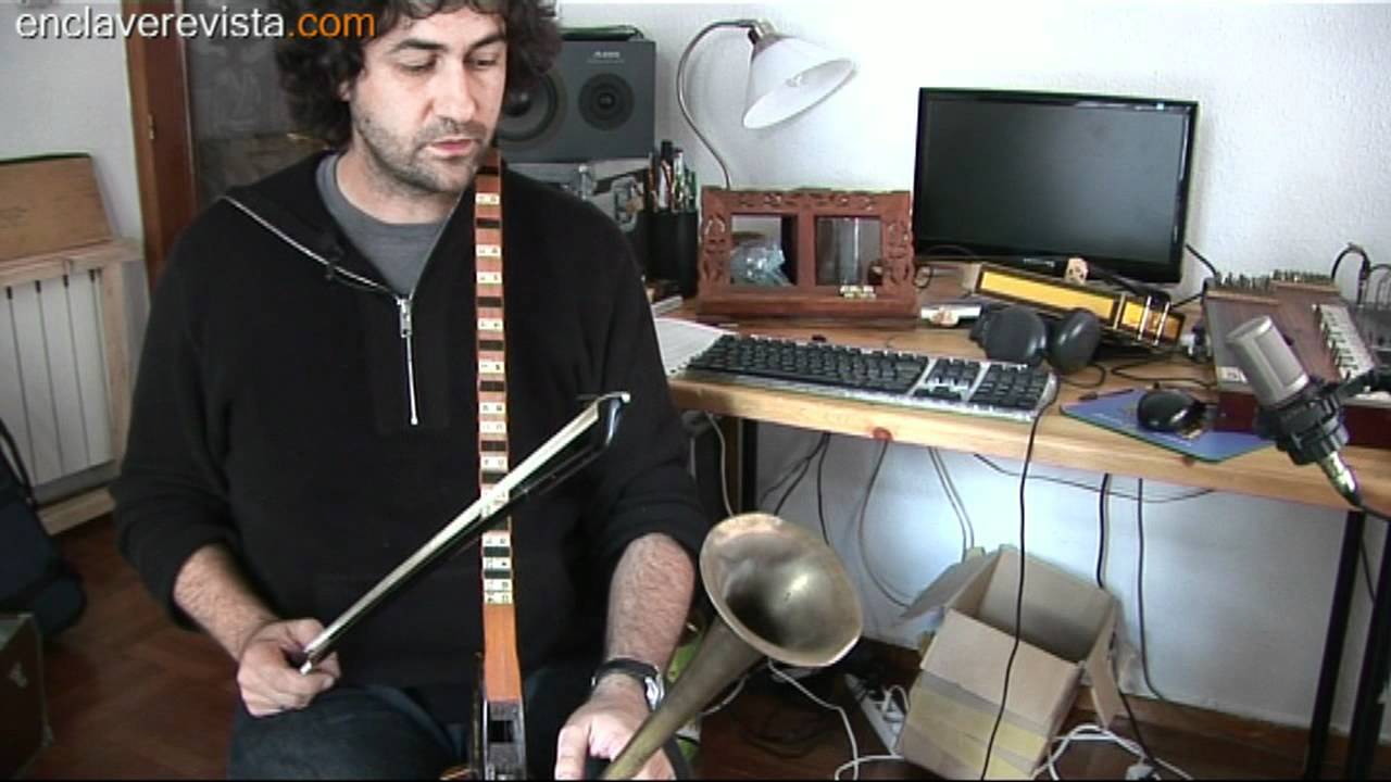 Los instrumentos ins&oacute;litos de Diego Galaz
