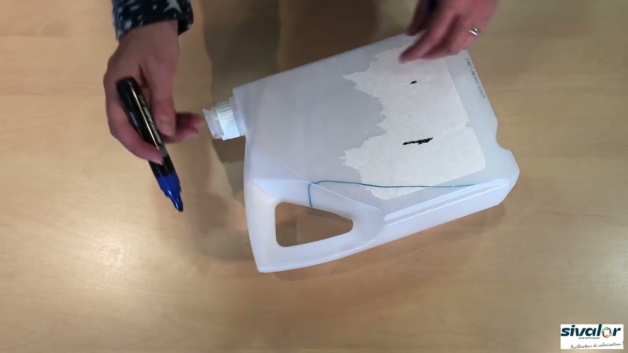 [Les petits tutos] Fabrication d'objets à partir de bouteilles en plastique