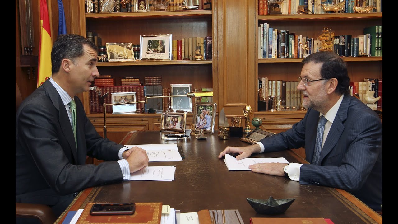 Felipe VI celebra su primer despacho con Rajoy