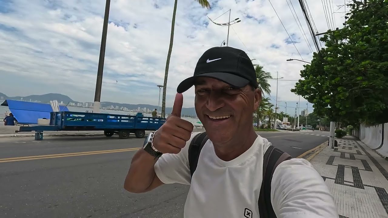 Passeio na Praia da Enseada e Trabalhando na Praia da Enseada Guarujá São Paulo Brasil 4K UHD