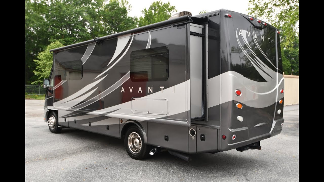 2012 Avanti 2806 Full Wall Slide Diesel 28ft