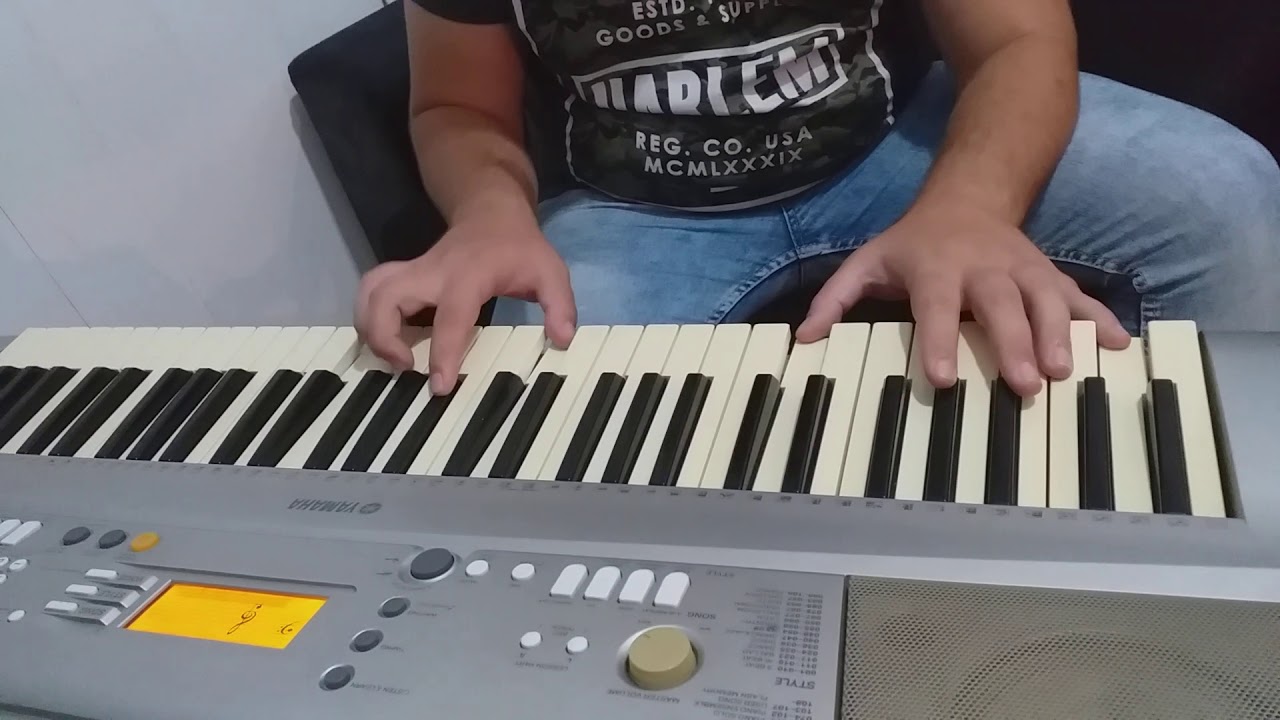 Gitanos cantando por el culto .  2019
