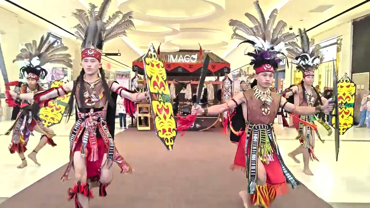 Imago Shopping Mall's Welcoming Troupe