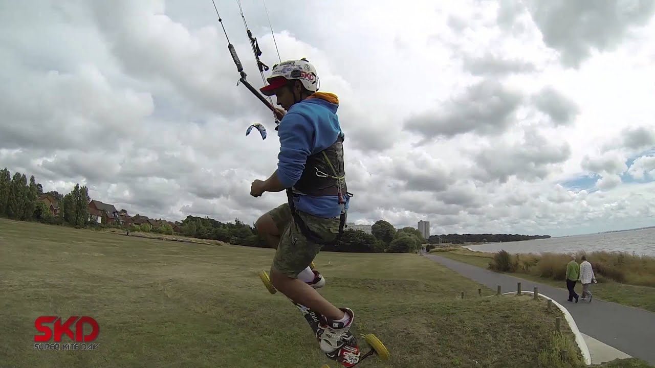 Big Kites in Strong Winds 3 Super Kite Day
