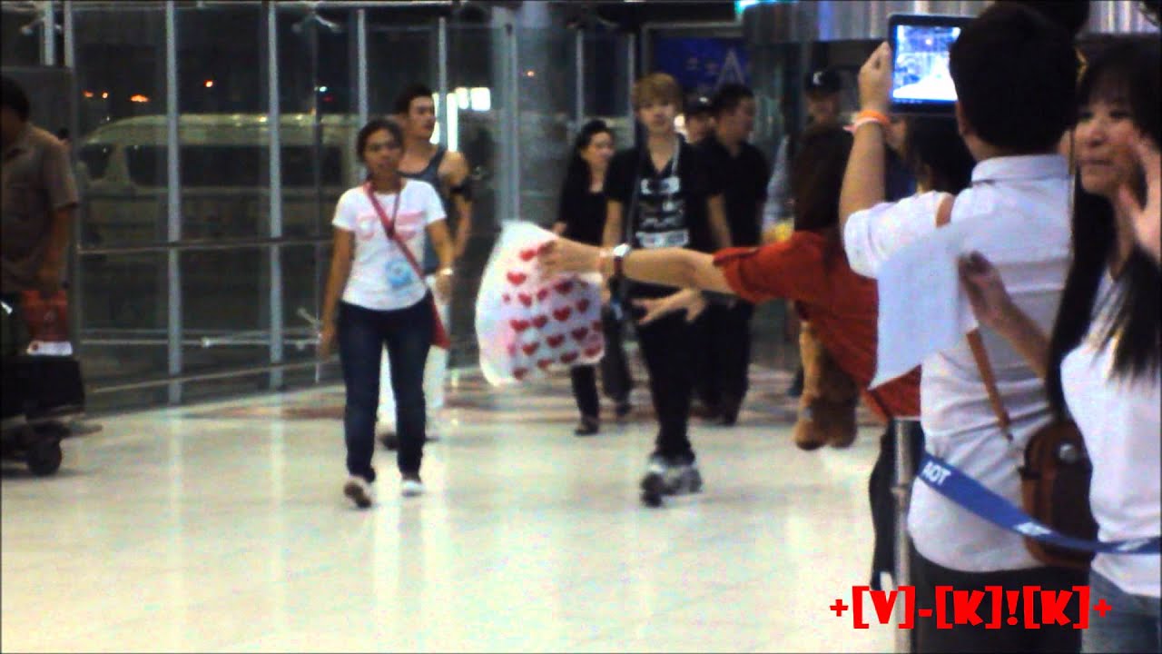 [Fancam] 121005 - G.NA , A-Pink , A-JAX  back to Korea
