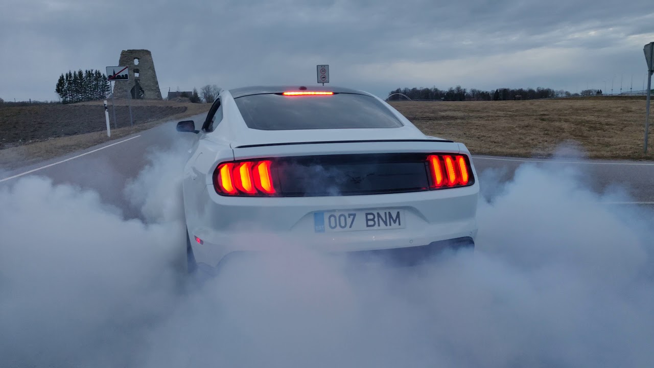 Ford Mustang 2018 2.3   first burnout
