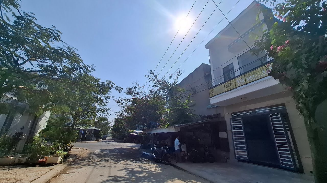 Ngay chân Cầu Lớn,Hóc Môn. nhà 2 mặt tiền, đường nhựa 14m, sổ hồng riêng, Giá Rẻ
